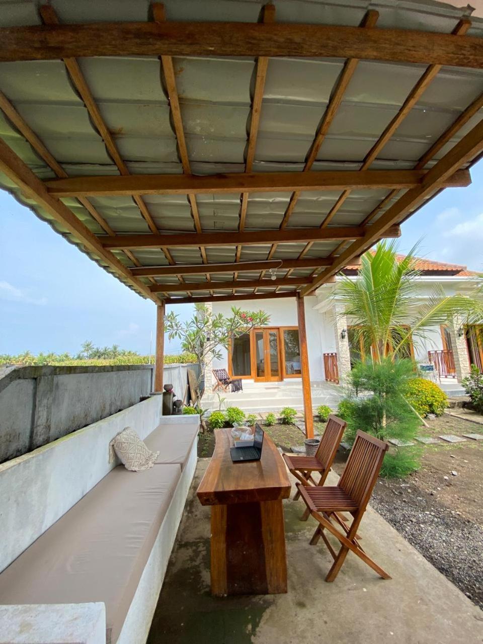 Sumbul View Surfcamp Hotel Airsatang Bagian luar foto
